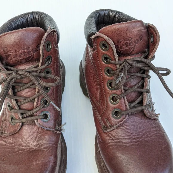 DOC MARTENS 8284 England made chunky lug tread lace-up boots